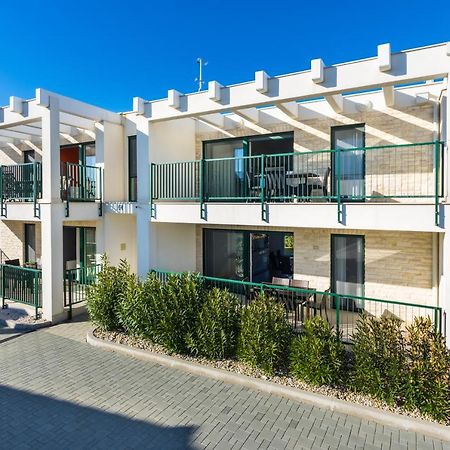 Queen Beach Apartments Nin Eksteriør bilde