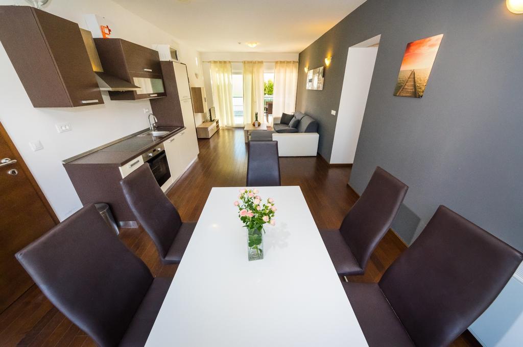 Queen Beach Apartments Nin Eksteriør bilde